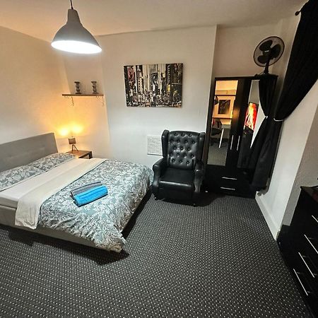 Whitechapel Station Rooms R1 Лондон Екстер'єр фото