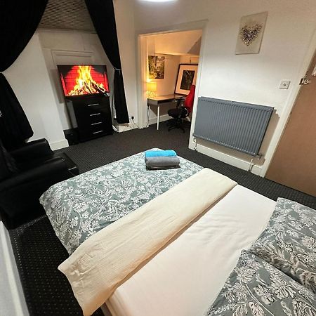 Whitechapel Station Rooms R1 Лондон Екстер'єр фото