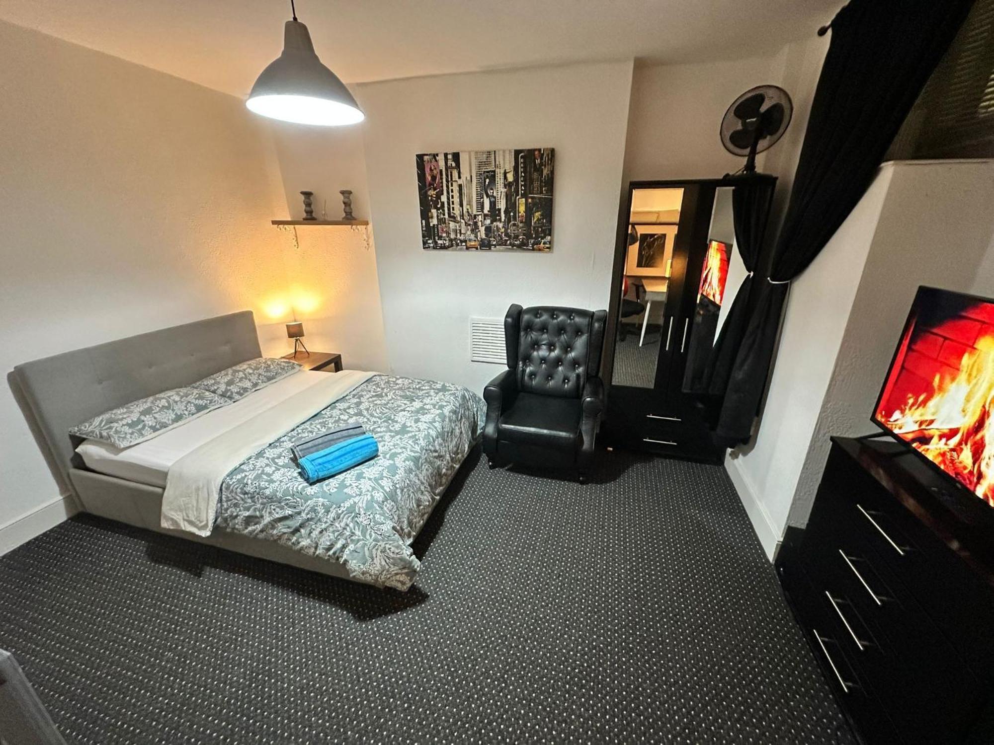 Whitechapel Station Rooms R1 Лондон Екстер'єр фото