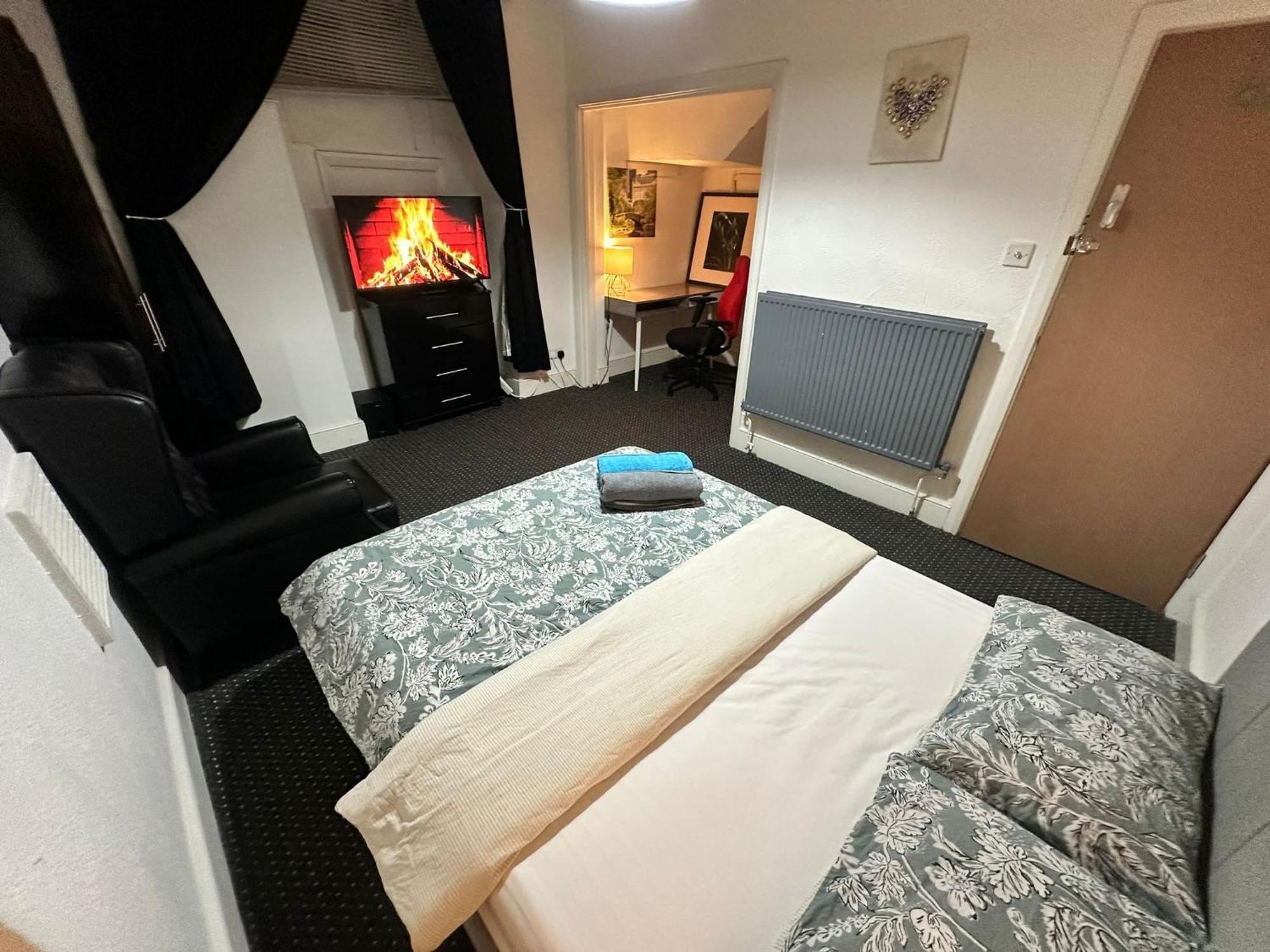 Whitechapel Station Rooms R1 Лондон Екстер'єр фото