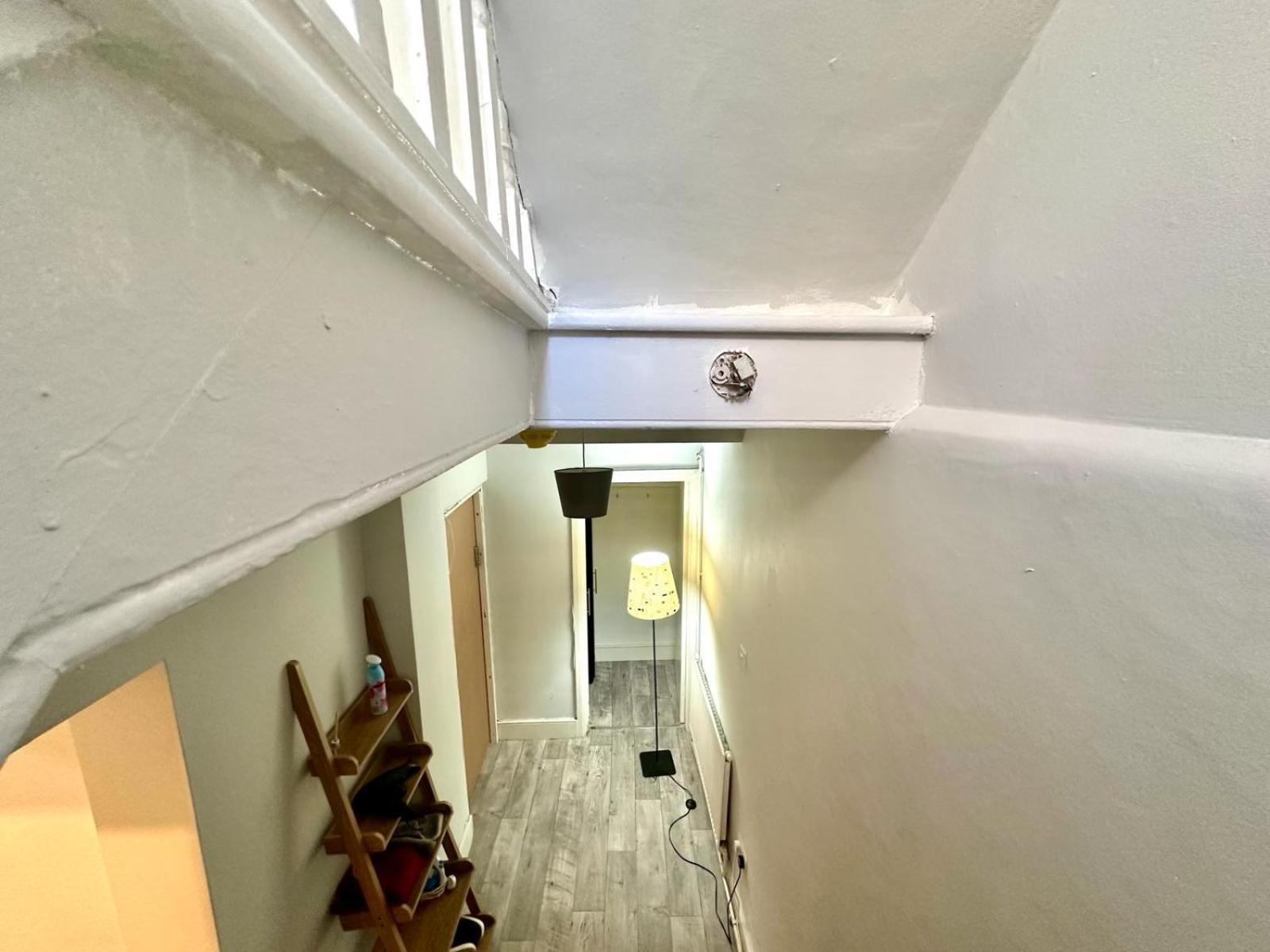 Whitechapel Station Rooms R1 Лондон Екстер'єр фото