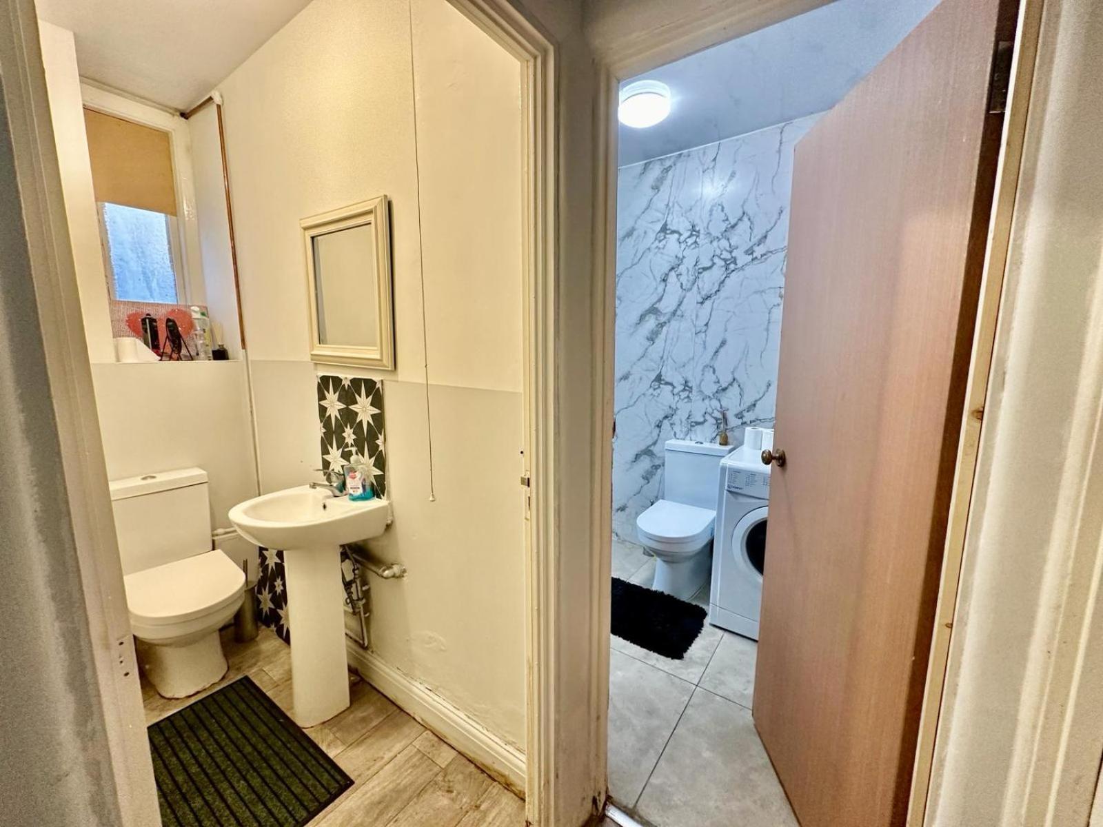 Whitechapel Station Rooms R1 Лондон Екстер'єр фото