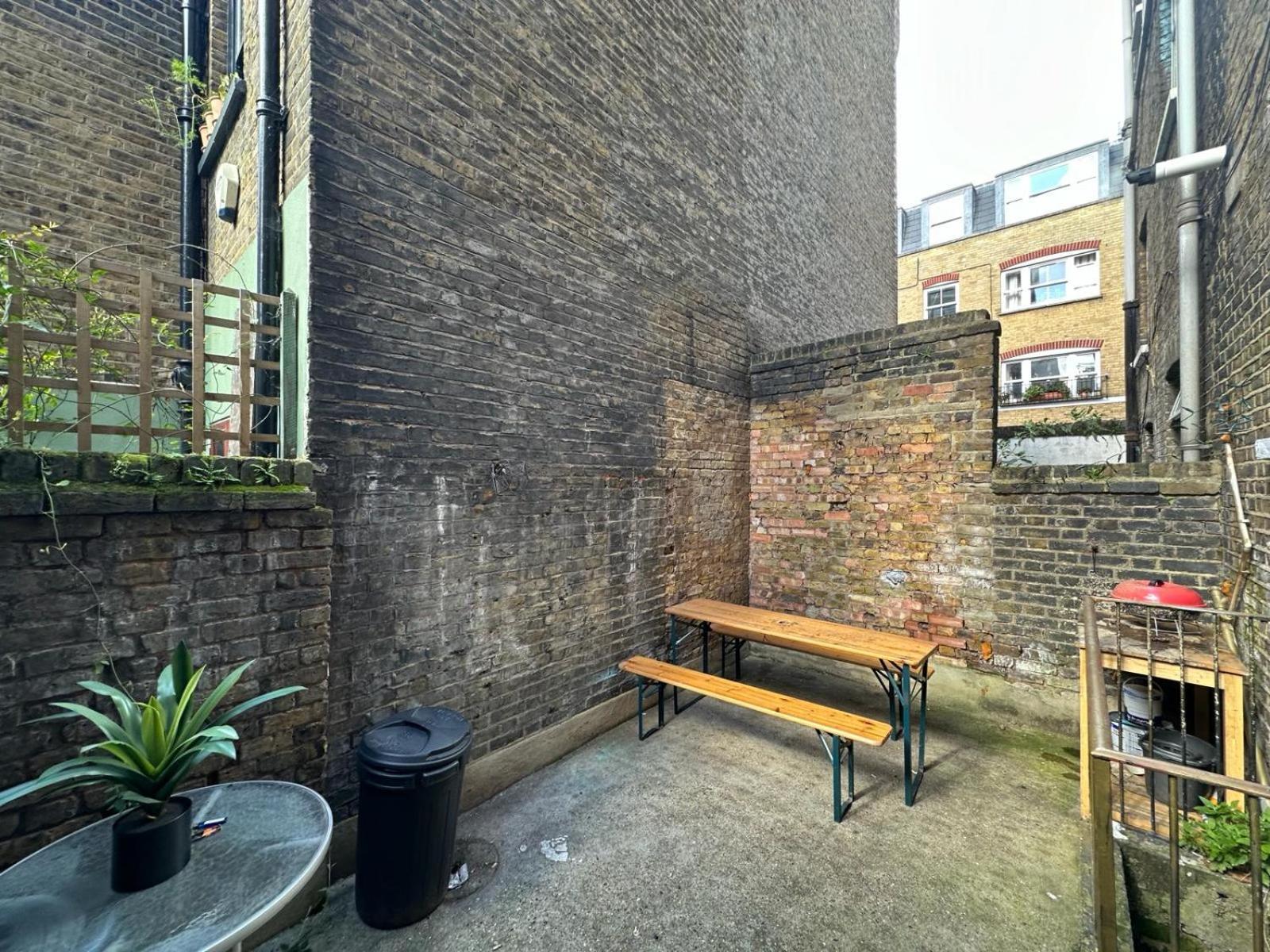 Whitechapel Station Rooms R1 Лондон Екстер'єр фото